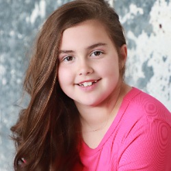62a978c9bc50a_Schneider-Chloe.jpg